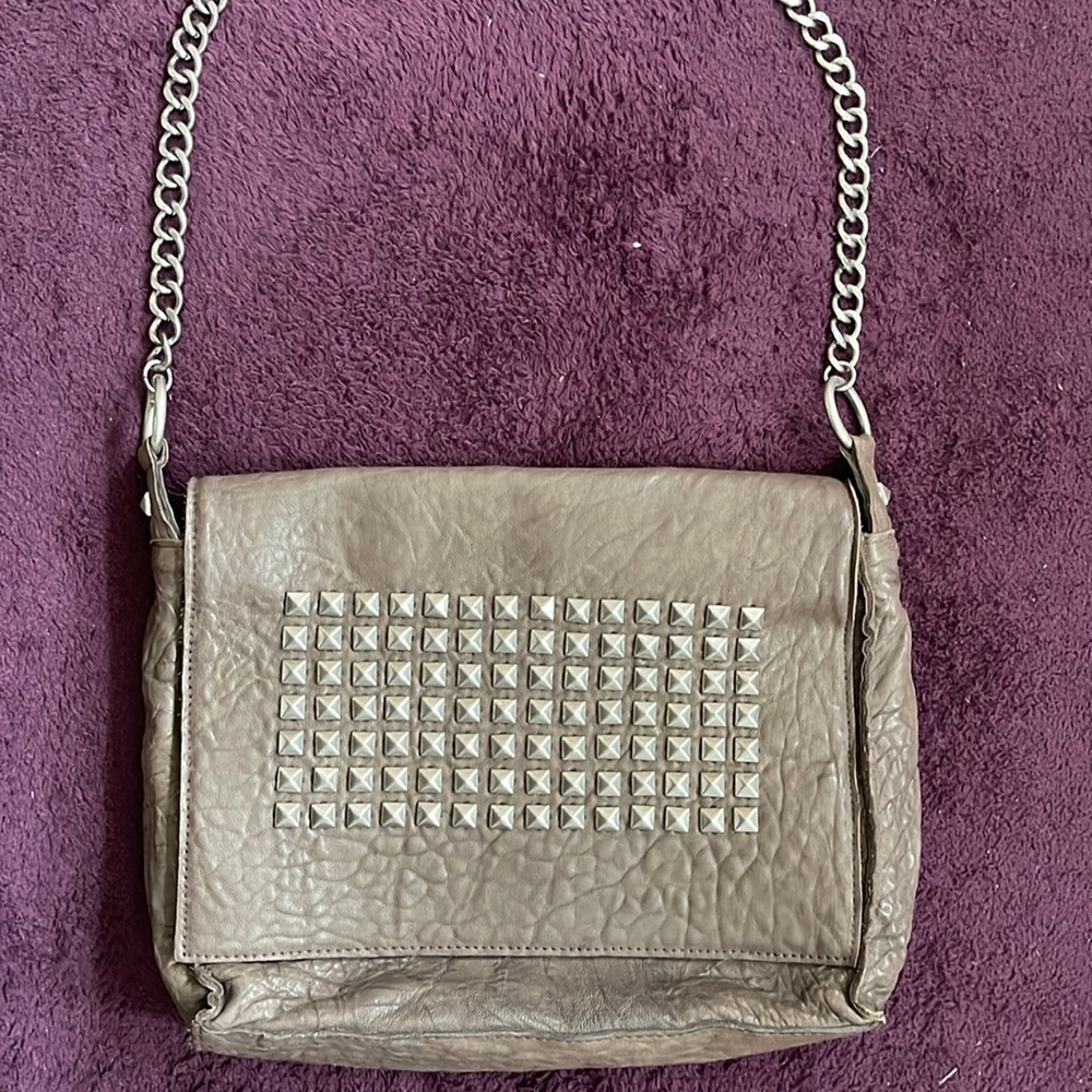 Brown leather handbag by Graham & Spencer spacious zipper inside